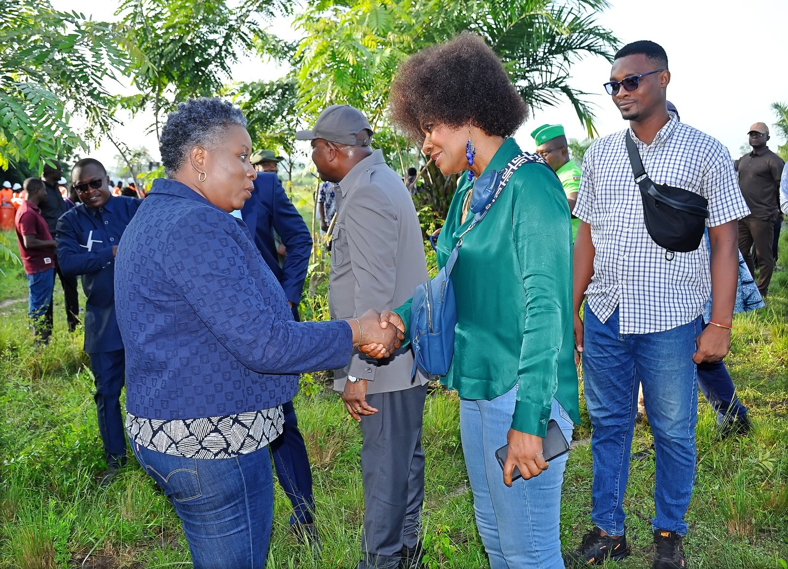 Salutation avec Madame Yawa Ahofa Kouigan.